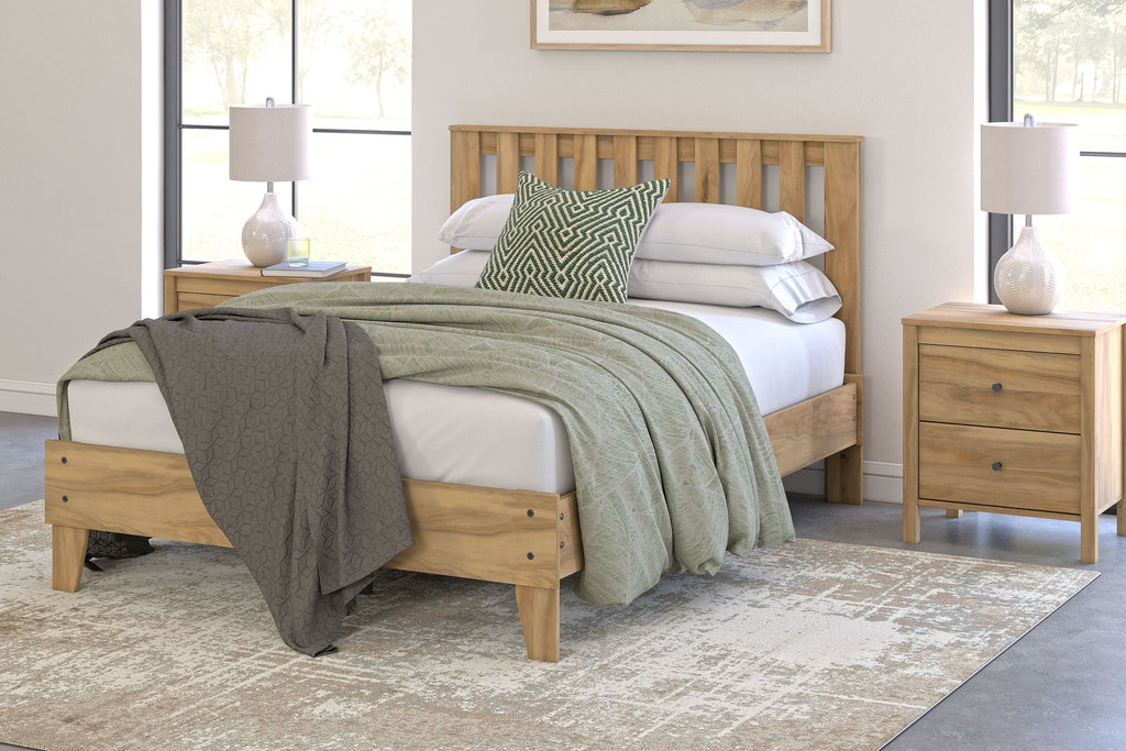 Letto a piattaforma con pannelli