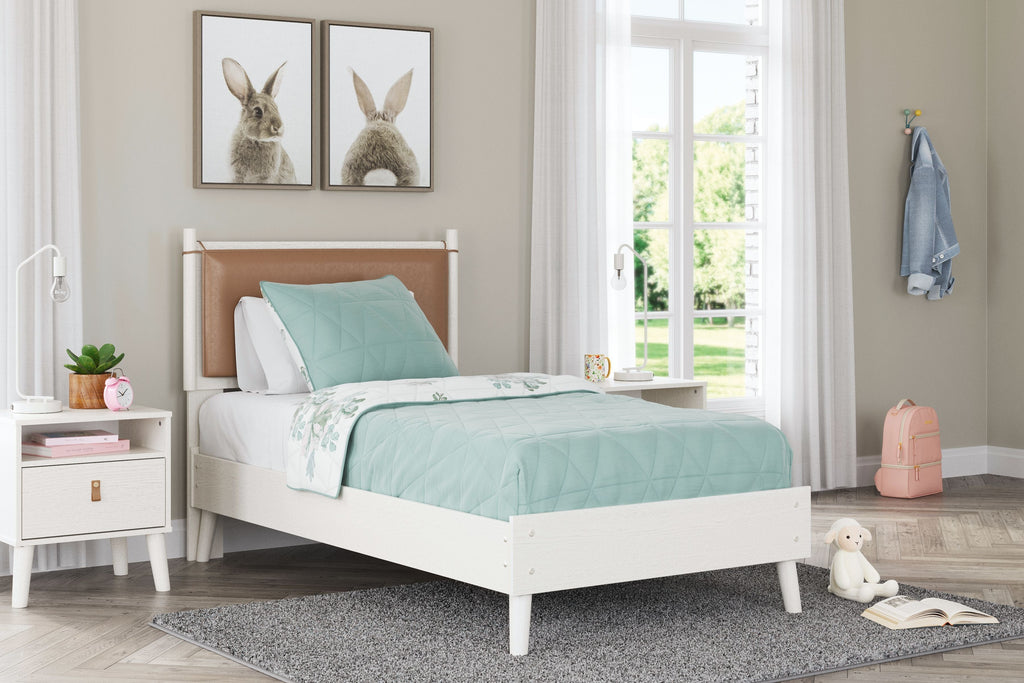 Letto con pannelli