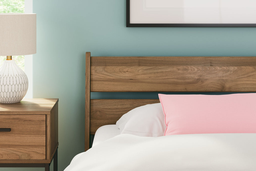 Cama de plataforma con paneles