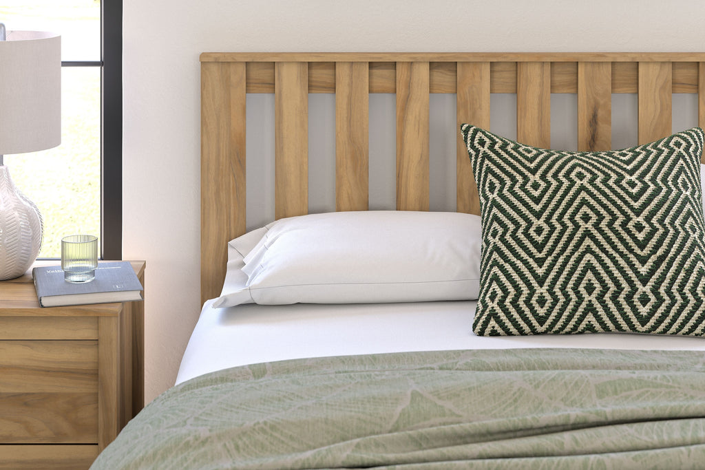 Letto a piattaforma con pannelli