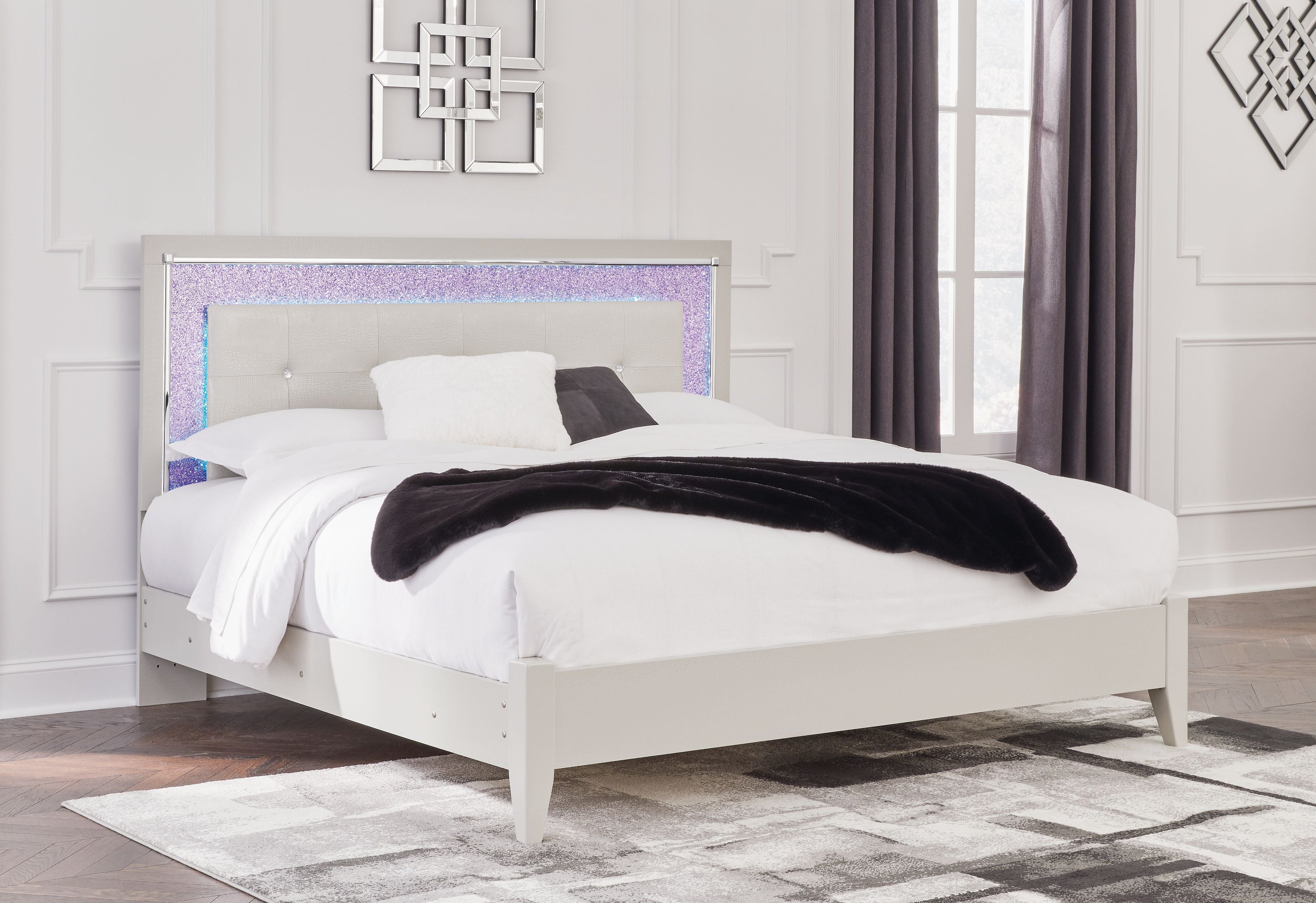 Cama King tapizada con paneles