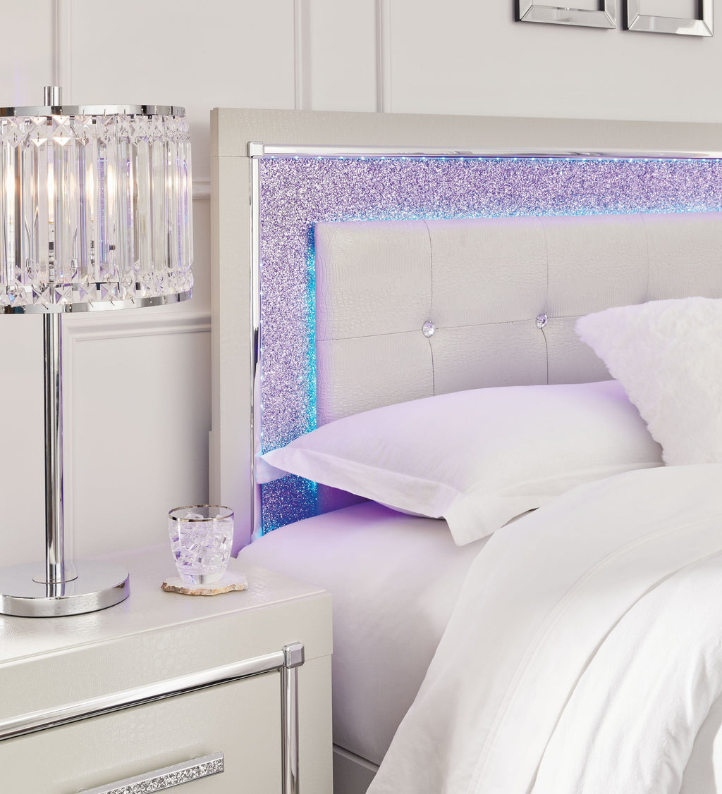 Cama King tapizada con paneles